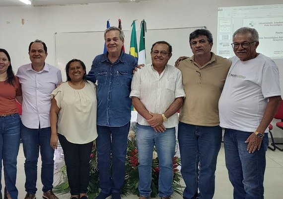 Cooperativas da Unicafes-AL participam de visita com governador em exercício