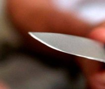 Homem é esfaqueado em Paripueira e fica com faca cravada nas costas