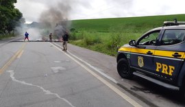 Indígenas fazem protesto e bloqueiam trecho da BR-101 em Joaquim Gomes