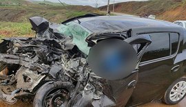 Um acidente envolvendo três carros resultou em uma vítima fatal em Porto Calvo