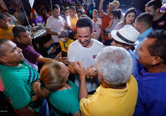 Paulo Dantas reafirma compromisso com o social durante caminhada na Ponta da Terra