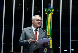 Renan Calheiros nega interferência e defende candidatura de Paulão