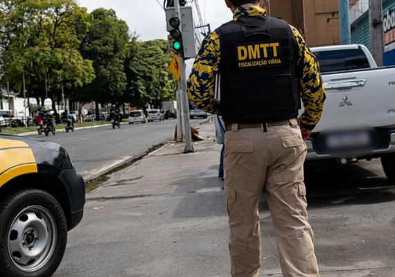 DMTT autua veículo com dispositivos irregulares durante ação no Farol