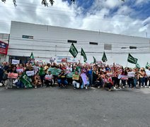 Professores e servidores municipais de Maceió protestam por melhores salários e condições de trabalho