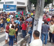 Servidores públicos de Maceió fazem ato de protesto na praça Deodoro