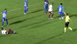 Árbitro aplica dois cartões amarelos e não expulsa jogador em partida da Série D