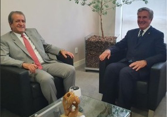 Collor conversa sobre se filiar ao PL com o presidente nacional da sígla