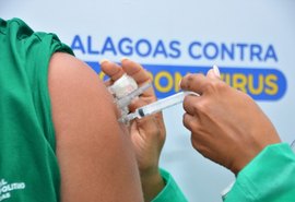 Arapiraca: prefeitura inicia 3ª dose contra Covid-19 em funcionários da saúde hoje (4)