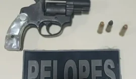 Homem foge para área de brejo após confronto com policiais em Penedo