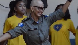 Na luta contra câncer, tenente-coronel de AL, Claúdia Falcão, recebe homenagem que emociona a WEB