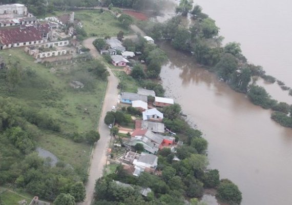Quatro regiões do país têm alerta de chuvas intensas até sábado