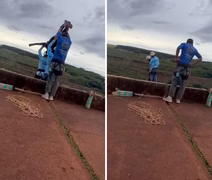 Jovem morre em salto de rope jump sem corda em ponte no interior de SP