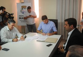 Prefeito Rui Palmeira assina contrato para 1.920 novas moradias