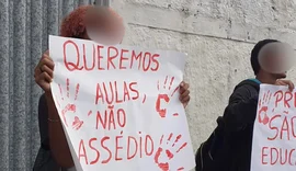 Em protesto, alunos denunciam assédios de professor em escola da Cidade Universitária