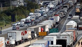 Caminhoneiros seguem com manifestações em rodovias neste sábado