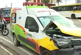Colisão entre ambulância e motocicleta deixa homem ferido em Cruz das Almas