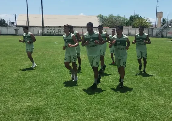Coruripe busca reforços e anuncia novo técnico para tentar reação no Estadual
