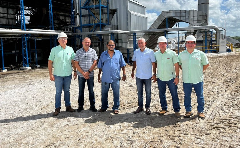 Diretores de Pindorama fazem visita técnica na nova caldeia da usina da cooperativa