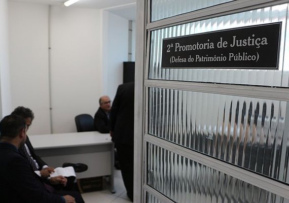 MPE quer anular ato que reajustou salário de vereadores