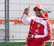 Hamilton pede desculpas à Ferrari e promete melhorar postura na Fórmula 1