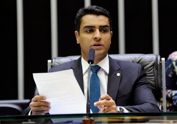 Deputado protocola PL que autoriza uso do Fundão eleitoral no combate ao COVID-19