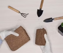 Tijolo de coco: o que é, como utilizar e quais os benefícios para o solo