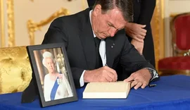 Discurso de Bolsonaro em viagem para funeral de Elizabeth II é criticado pela imprensa internacional