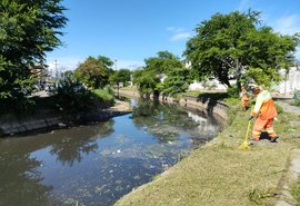 Riacho Salgadinho recebe ações de desassoreamento e limpeza nas margens
