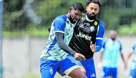 CSA promete quitar salários atrasados antes de duelo em Manaus
