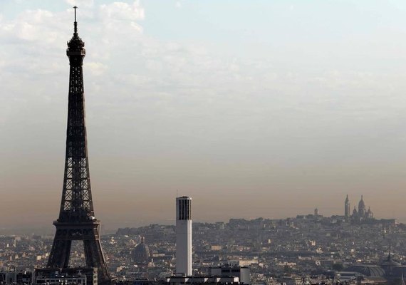 Após ameaça de bomba Torre Eiffel é evacuada