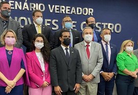 Ronaldo Lessa participa de sessão da Câmara e diz que Maceió terá sub-prefeituras