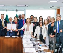 Rafael Brito destaca impacto do Cartão Escola 10 em reunião com presidente Lula