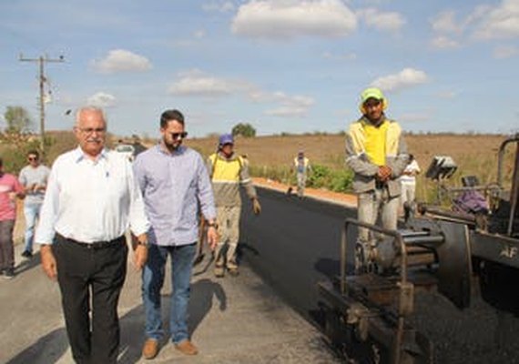 Melhorias de estradas beneficiam comunidades rurais