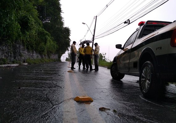 SMTT altera trajeto de algumas linhas de ônibus no Fernão Velho por risco de desabamento