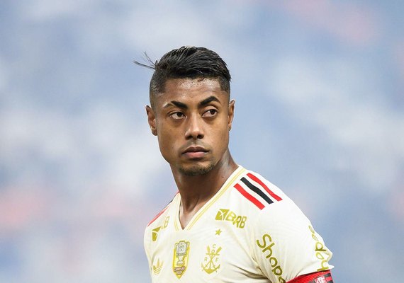Bruno Henrique é condenado pelo STJD e pega 12 jogos de suspensão