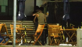 Álvaro é flagrado aos beijos com ator da Globo