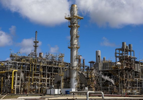 Lula sanciona lei que reduz tributos para indústria química