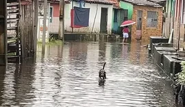 Lagoa transborda, ruas alagam e aulas são suspensas em Marechal Deodoro