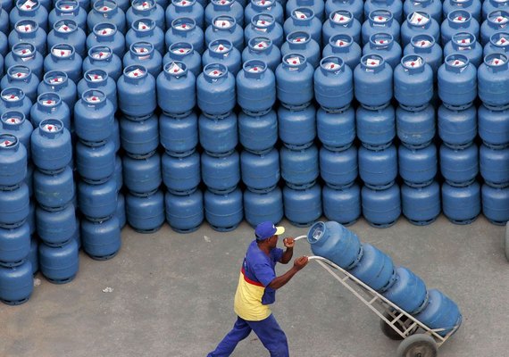 Petrobras reajusta em 5% preço do gás de cozinha