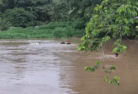 Homem é resgatado após cair de ponte e passar a noite no Rio Mundaú