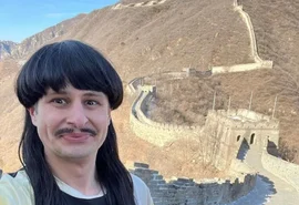 Cantor americano Oliver Tree morre em acidente de helicóptero no Rio