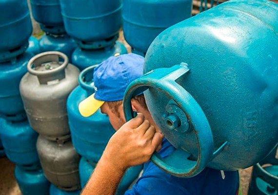 Gás de cozinha sobe 5% nas refinarias nesta sexta-feira
