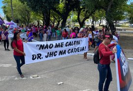 Mulheres protestam contra violência doméstica e pedem prisão de dr. JHC