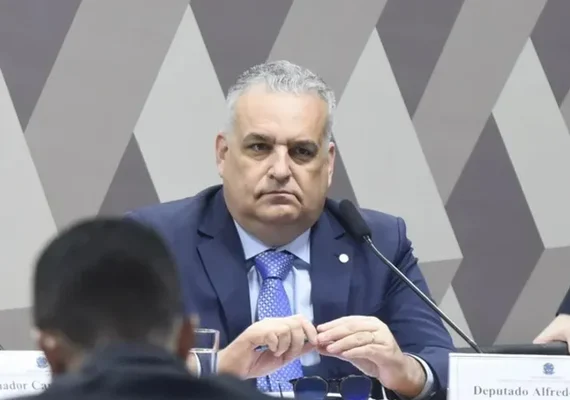 Gaspar pode trocar “vaga” no Senado por segundo turno ao governo de AL