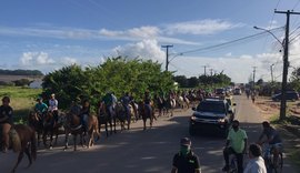 Em despedida ao ex-prefeito Kaika, moradores lotam ruas