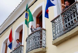 Governador celebra Proclamação da República e assina convênio para construção de unidades habitacionais