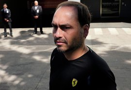 Investigação sobre 'rachadinha' envolvendo Carlos Bolsonaro é retomada pela Procuradoria