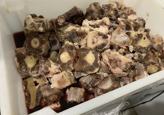 Vigilância Sanitária recolhe 700 kg de alimentos estragados no Mercado da Produção e no Jacintinho