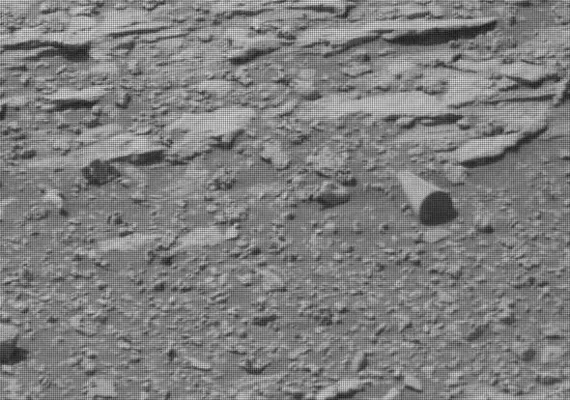 Cilindro misterioso é encontrado em cratera de Marte