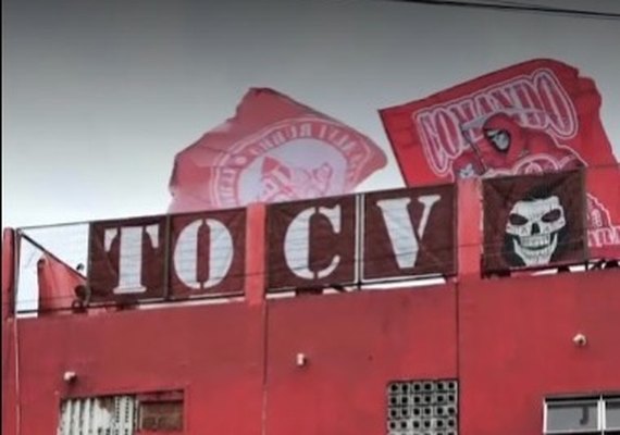 Jovens sofrem atentado à tiros em frente à sede de torcida organizada do CRB